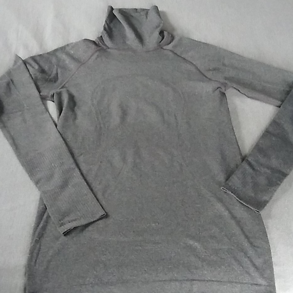 Lululemon running turtleneck